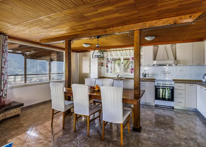 Aloupi * סקופלוס טאון